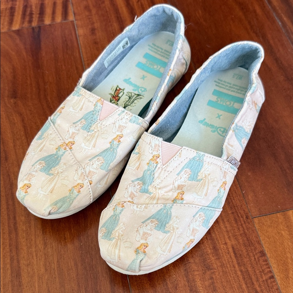 Toms Slip-ons Sleeping Beauty